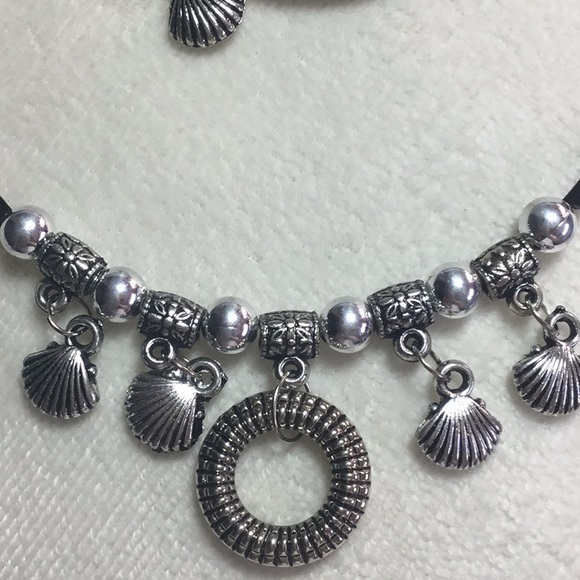 Set of necklace bracelet and earrings. - Picture 4 of 4